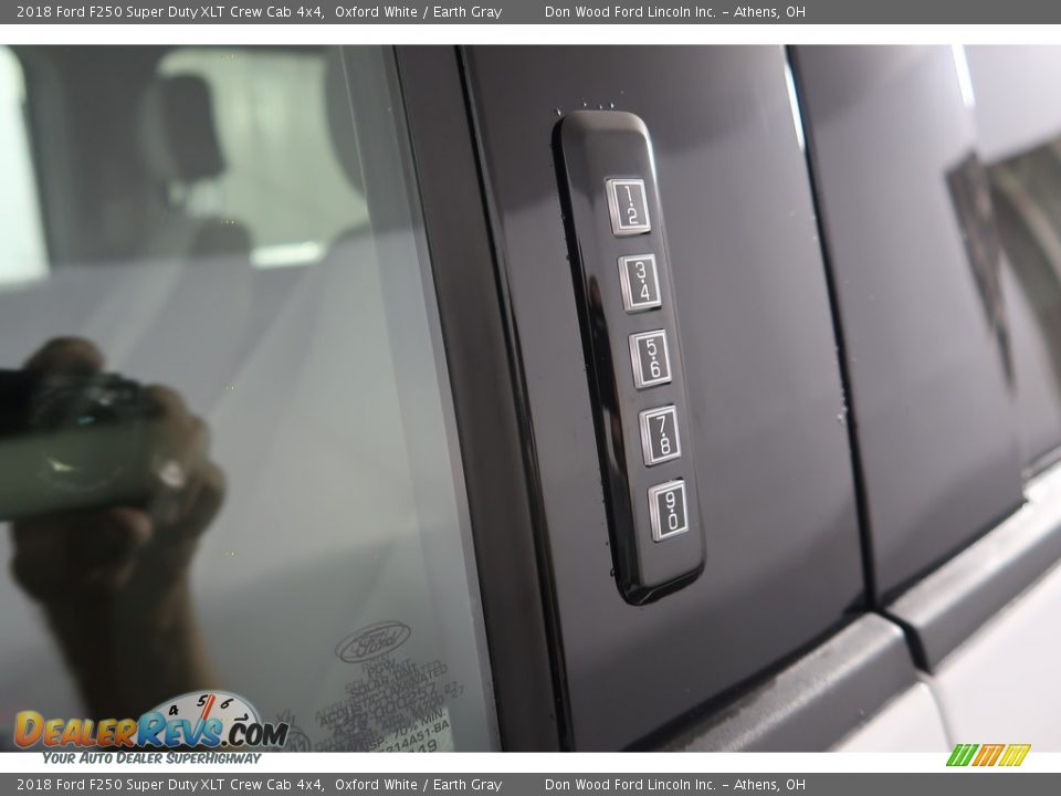 2018 Ford F250 Super Duty XLT Crew Cab 4x4 Oxford White / Earth Gray Photo #32
