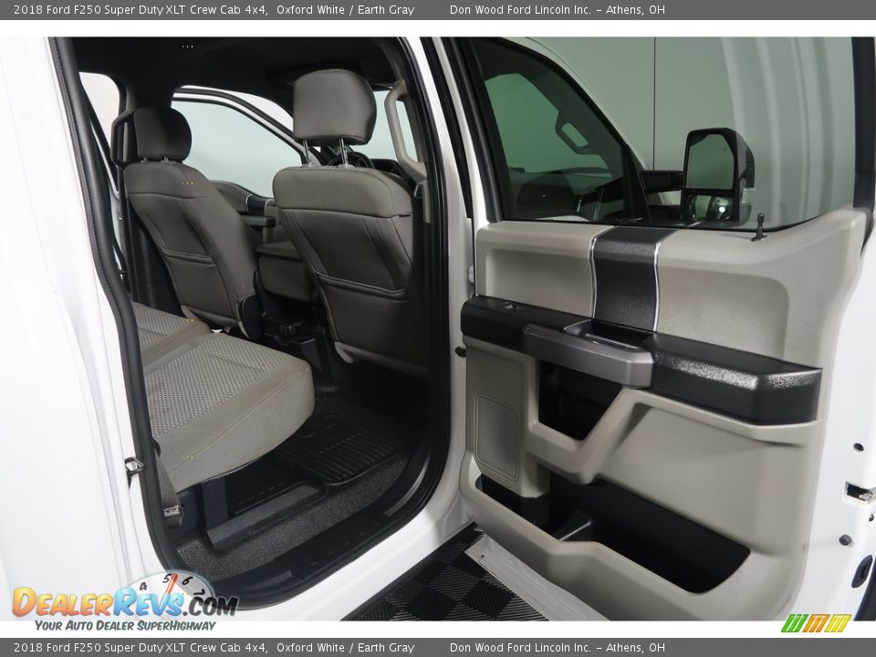 2018 Ford F250 Super Duty XLT Crew Cab 4x4 Oxford White / Earth Gray Photo #35
