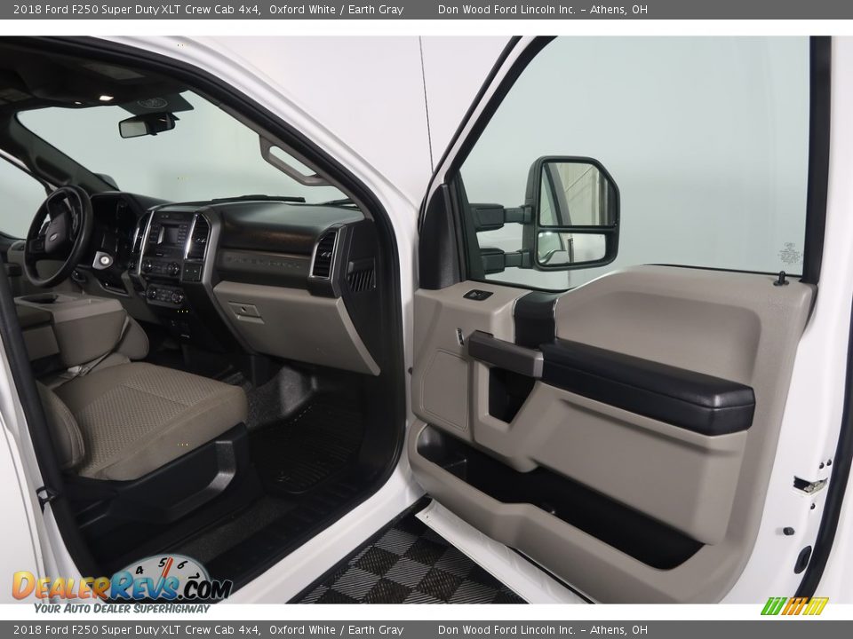 2018 Ford F250 Super Duty XLT Crew Cab 4x4 Oxford White / Earth Gray Photo #36