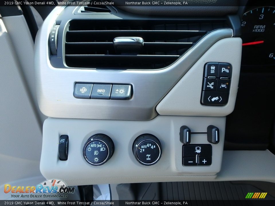 2019 GMC Yukon Denali 4WD White Frost Tintcoat / Cocoa/Shale Photo #16