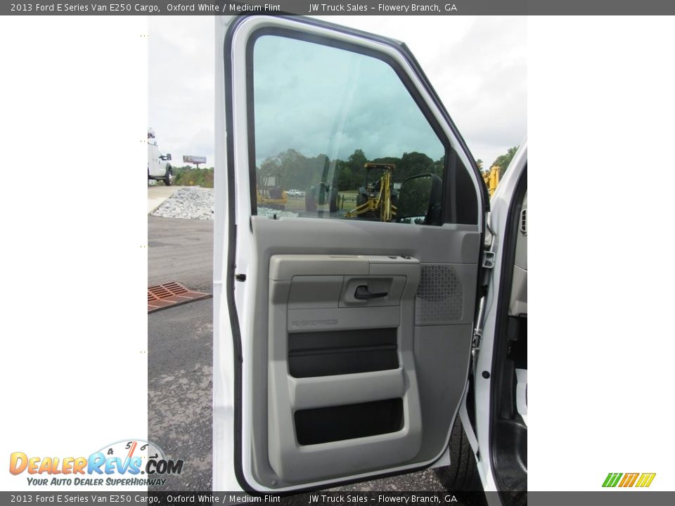 2013 Ford E Series Van E250 Cargo Oxford White / Medium Flint Photo #30