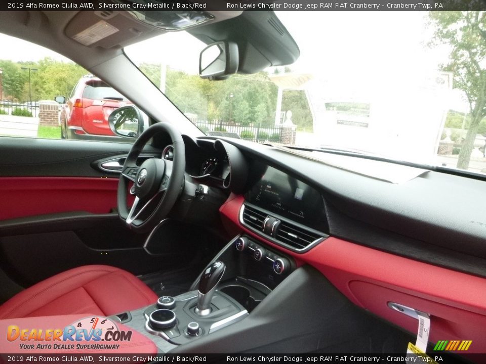 Dashboard of 2019 Alfa Romeo Giulia AWD Photo #15