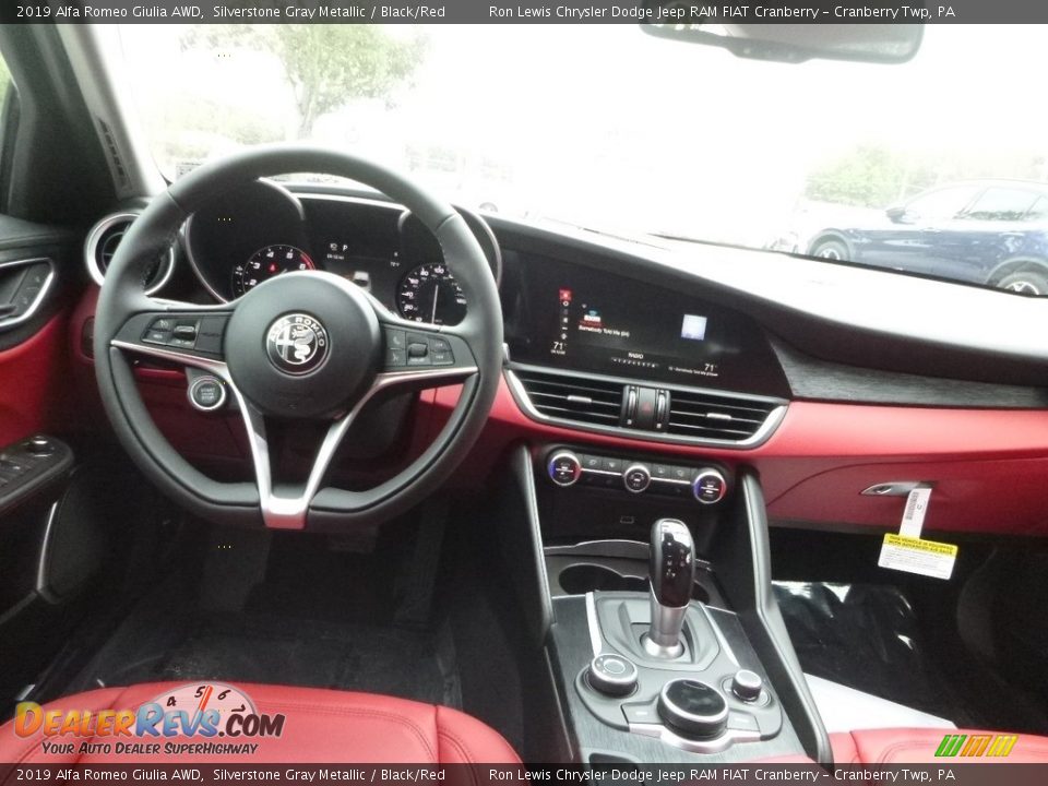 Dashboard of 2019 Alfa Romeo Giulia AWD Photo #17