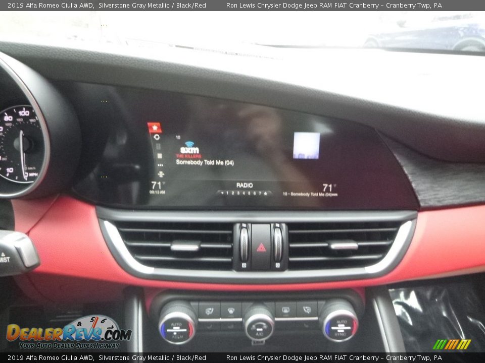 Controls of 2019 Alfa Romeo Giulia AWD Photo #21