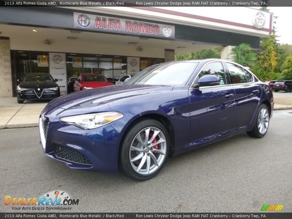 Front 3/4 View of 2019 Alfa Romeo Giulia AWD Photo #2