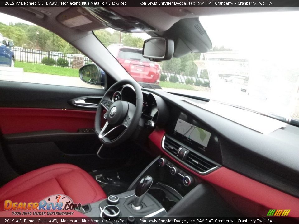 Dashboard of 2019 Alfa Romeo Giulia AWD Photo #15