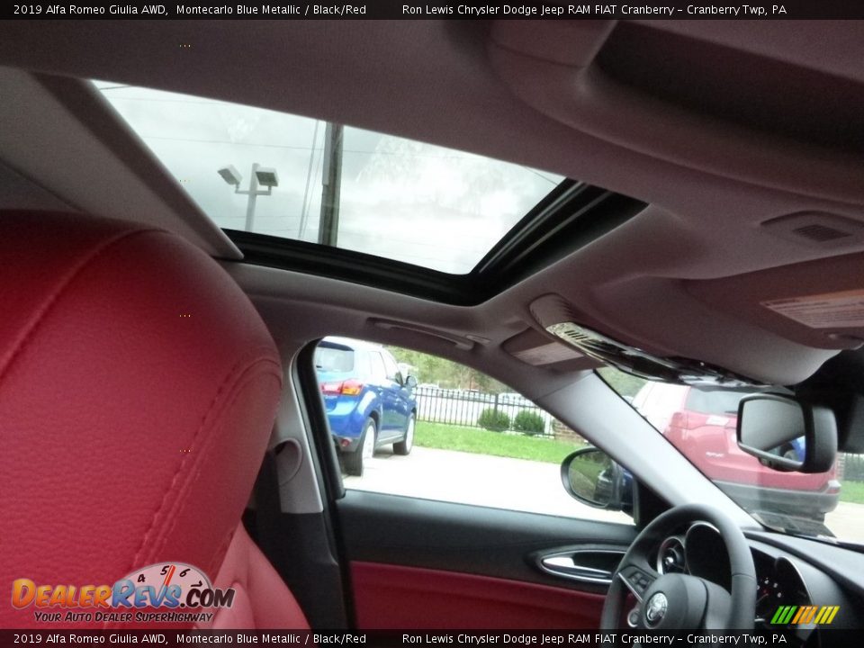 2019 Alfa Romeo Giulia AWD Montecarlo Blue Metallic / Black/Red Photo #16