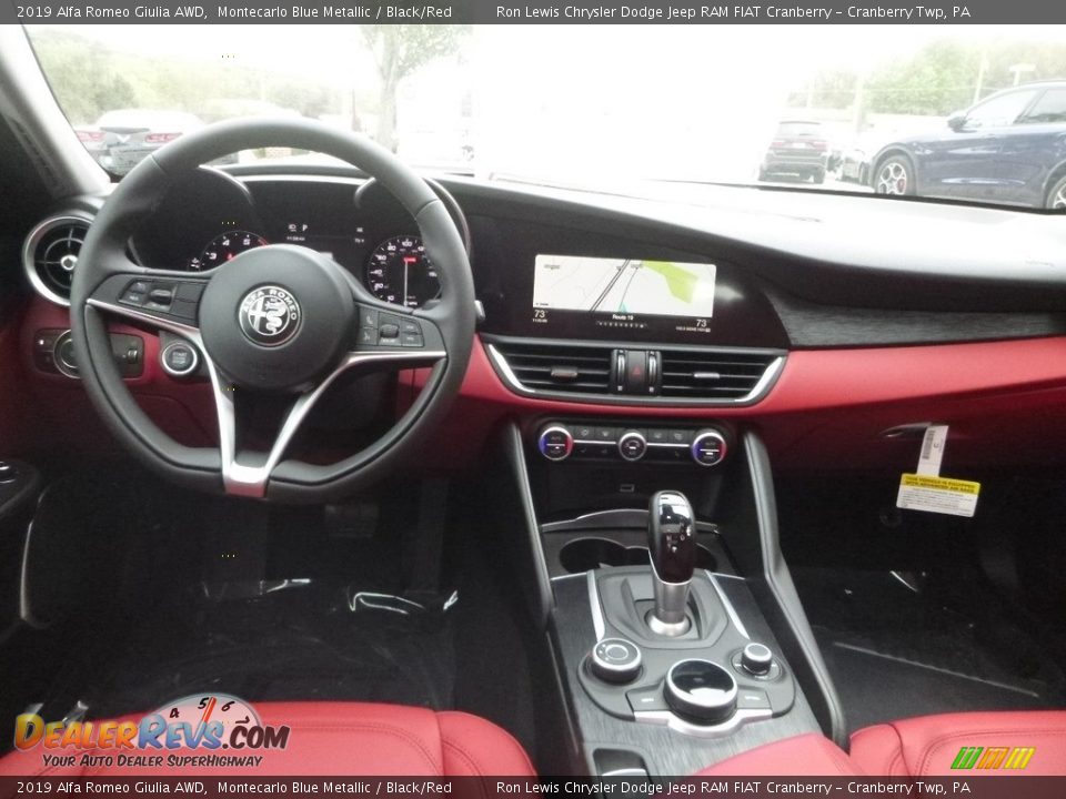Dashboard of 2019 Alfa Romeo Giulia AWD Photo #18