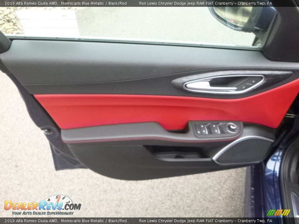 Door Panel of 2019 Alfa Romeo Giulia AWD Photo #19