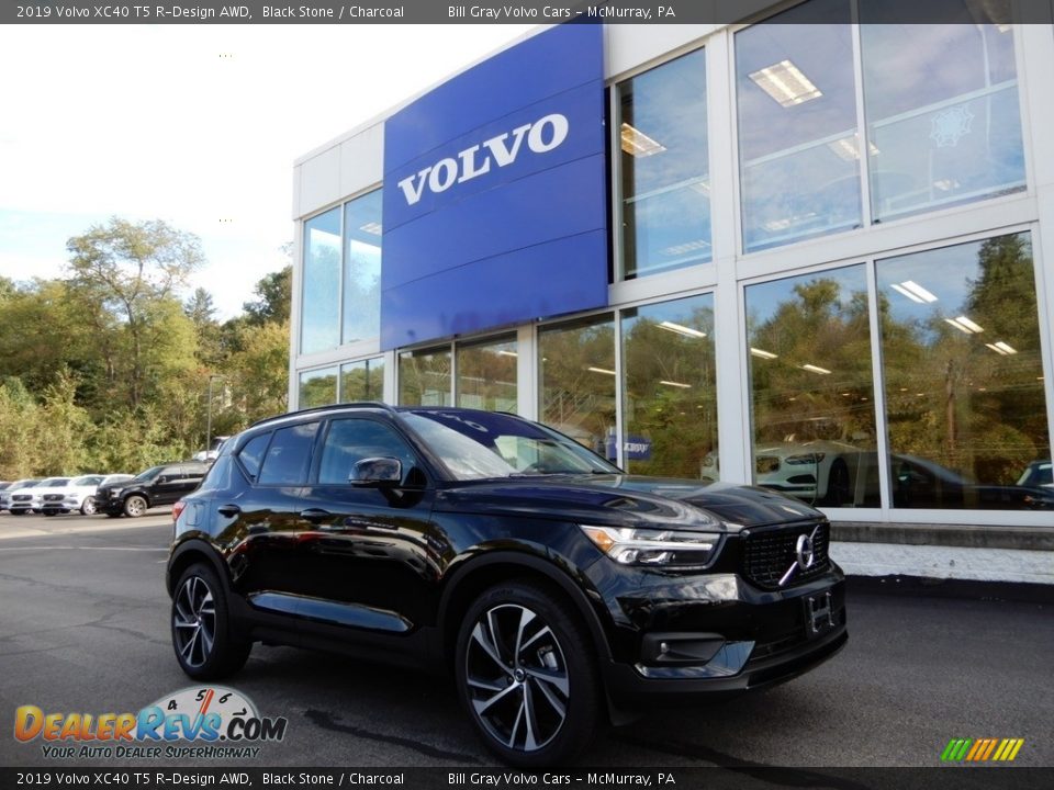 Front 3/4 View of 2019 Volvo XC40 T5 R-Design AWD Photo #1