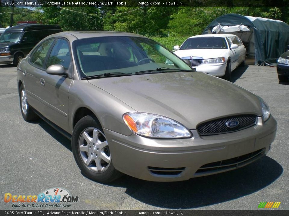 2005 Ford Taurus SEL Arizona Beige Metallic / Medium/Dark Pebble Photo #2