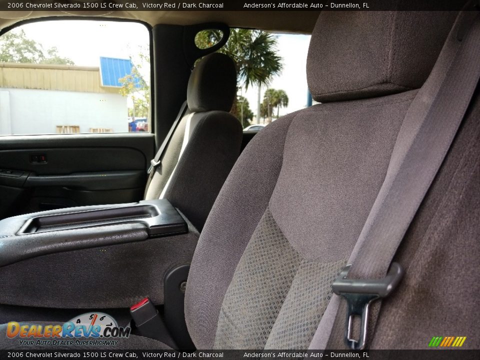 2006 Chevrolet Silverado 1500 LS Crew Cab Victory Red / Dark Charcoal Photo #11