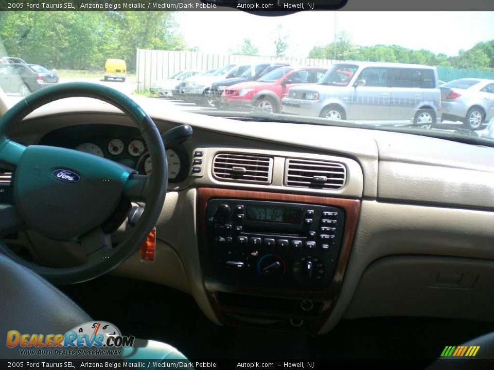 2005 Ford Taurus SEL Arizona Beige Metallic / Medium/Dark Pebble Photo #12