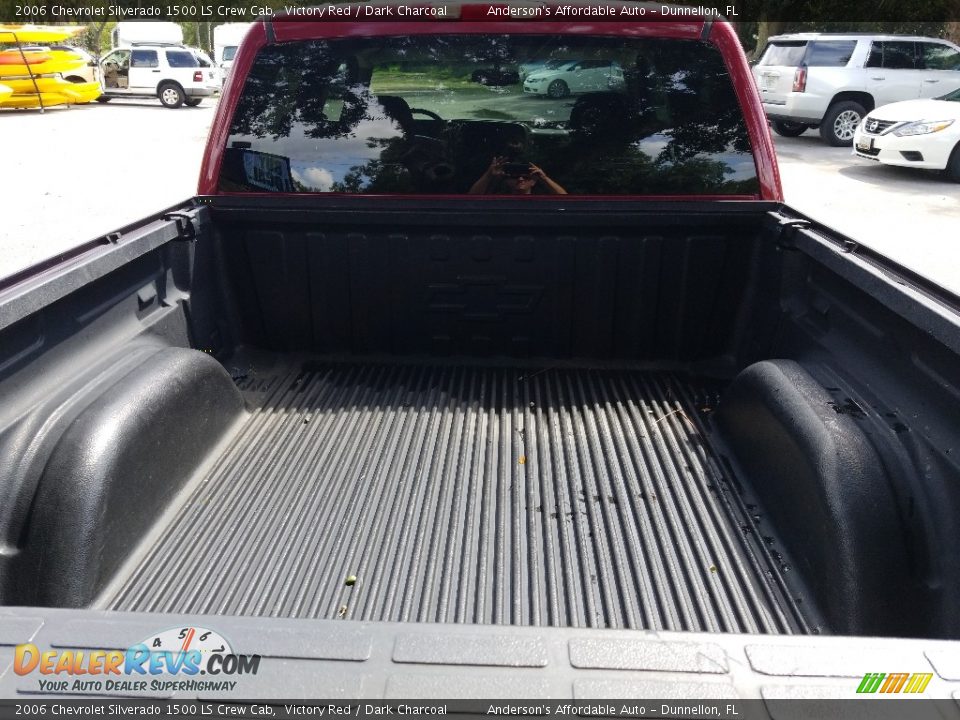 2006 Chevrolet Silverado 1500 LS Crew Cab Victory Red / Dark Charcoal Photo #23
