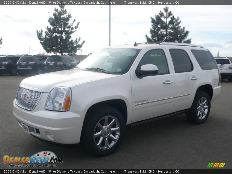 2009 GMC Yukon Denali AWD White Diamond Tricoat / Cocoa/Light Cashmere Photo #3