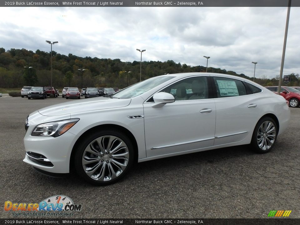 Front 3/4 View of 2019 Buick LaCrosse Essence Photo #1