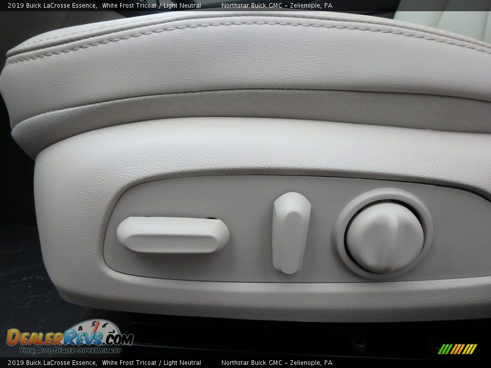 Controls of 2019 Buick LaCrosse Essence Photo #14