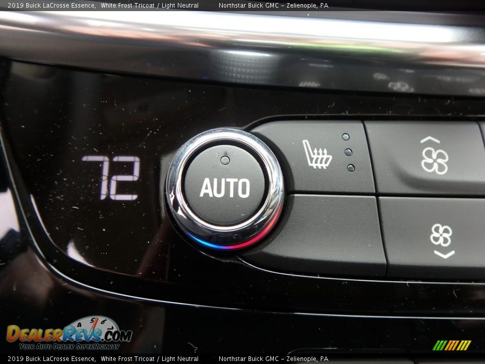 Controls of 2019 Buick LaCrosse Essence Photo #17