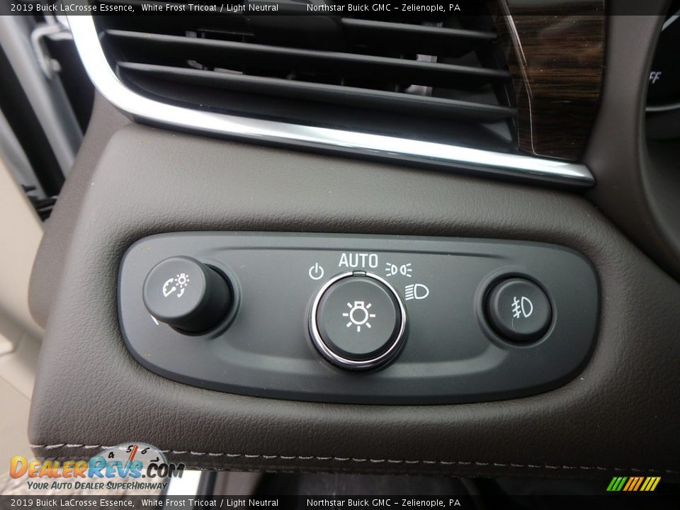 Controls of 2019 Buick LaCrosse Essence Photo #19