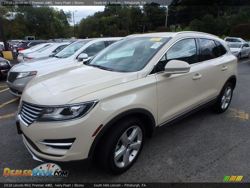Front 3/4 View of 2018 Lincoln MKC Premier AWD Photo #1