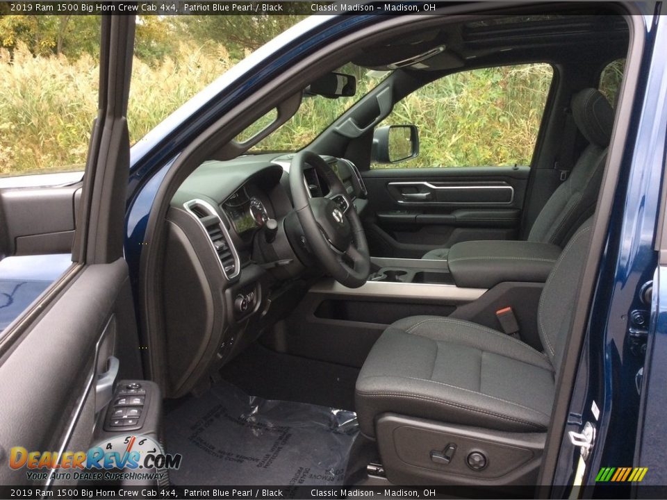 2019 Ram 1500 Big Horn Crew Cab 4x4 Patriot Blue Pearl / Black Photo #10