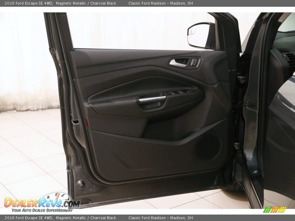 2016 Ford Escape SE 4WD Magnetic Metallic / Charcoal Black Photo #4