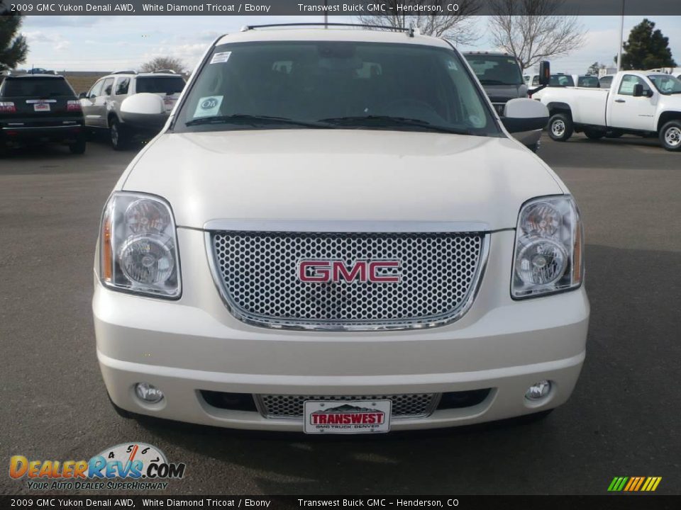 2009 GMC Yukon Denali AWD White Diamond Tricoat / Ebony Photo #2
