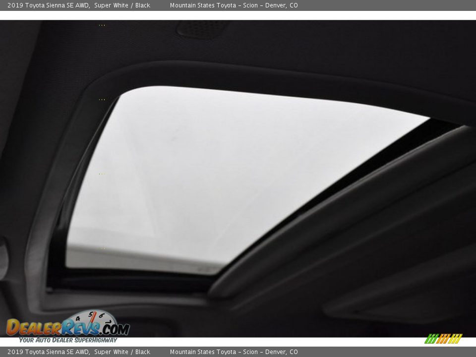 2019 Toyota Sienna SE AWD Super White / Black Photo #9