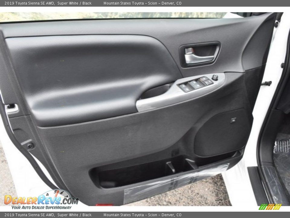 2019 Toyota Sienna SE AWD Super White / Black Photo #23