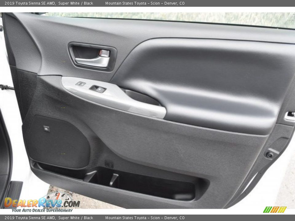 2019 Toyota Sienna SE AWD Super White / Black Photo #26