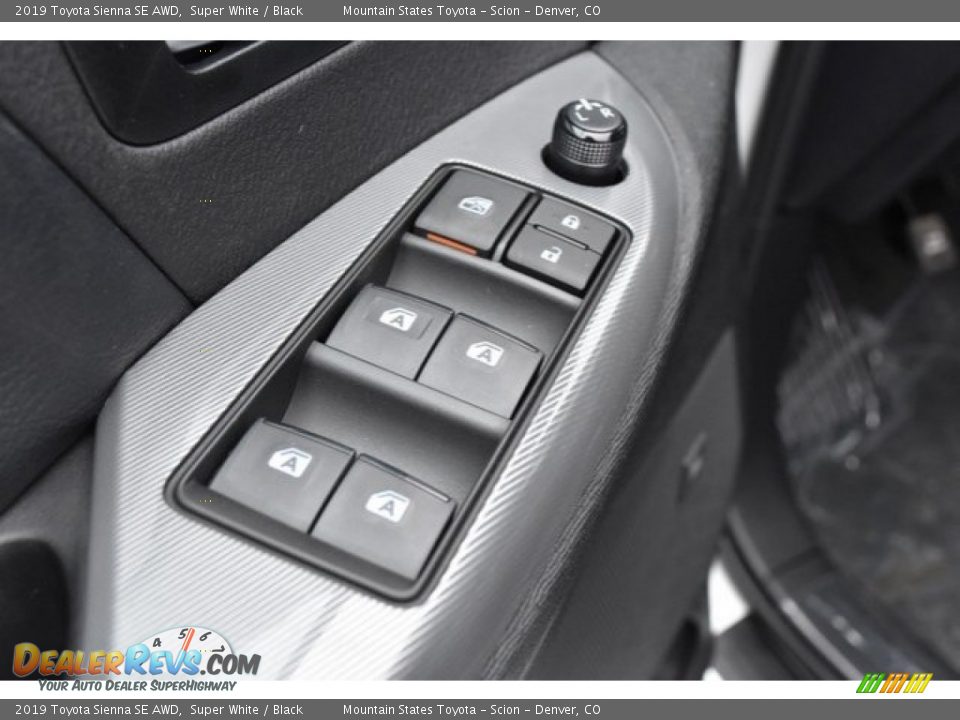 2019 Toyota Sienna SE AWD Super White / Black Photo #27