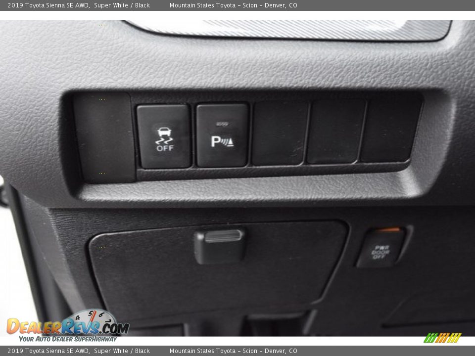 2019 Toyota Sienna SE AWD Super White / Black Photo #28