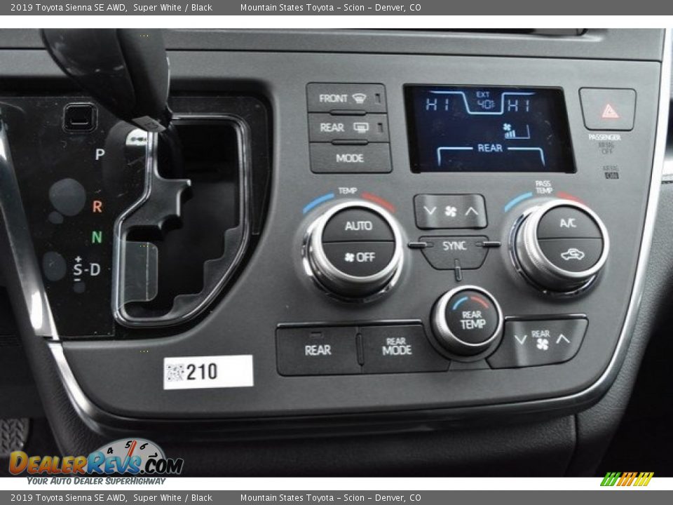 2019 Toyota Sienna SE AWD Super White / Black Photo #32