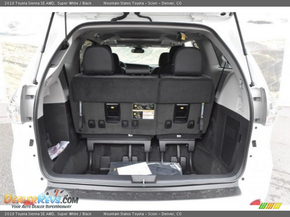 2019 Toyota Sienna SE AWD Super White / Black Photo #33