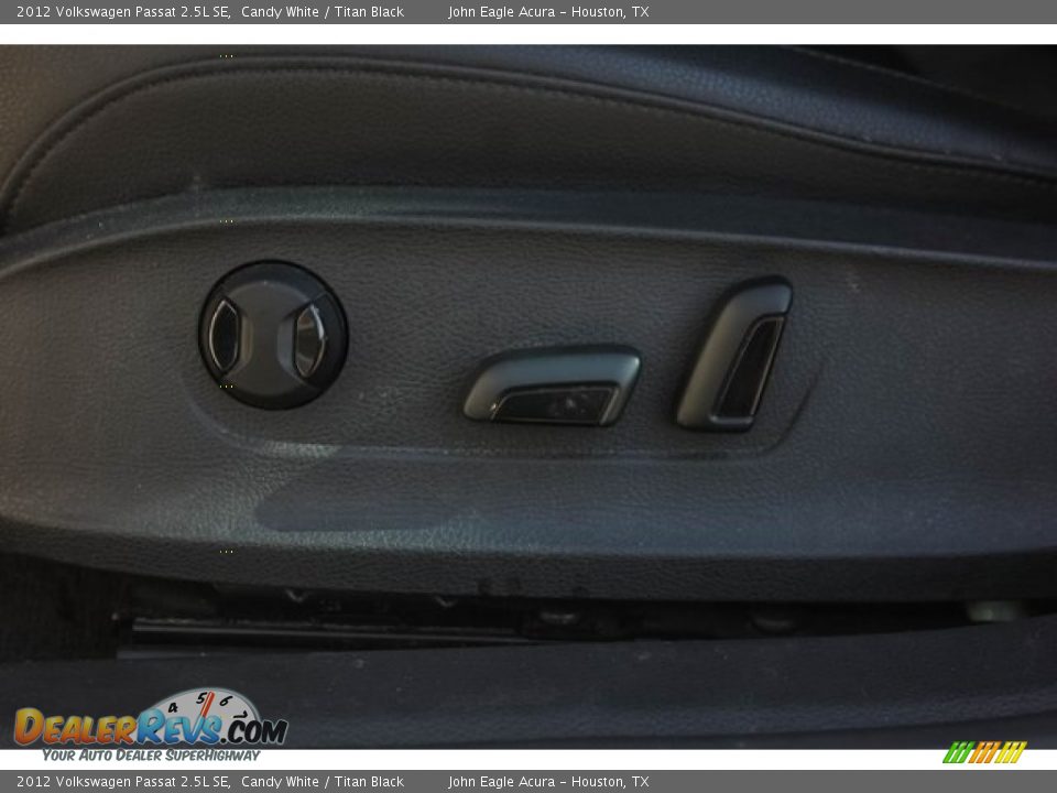 2012 Volkswagen Passat 2.5L SE Candy White / Titan Black Photo #16