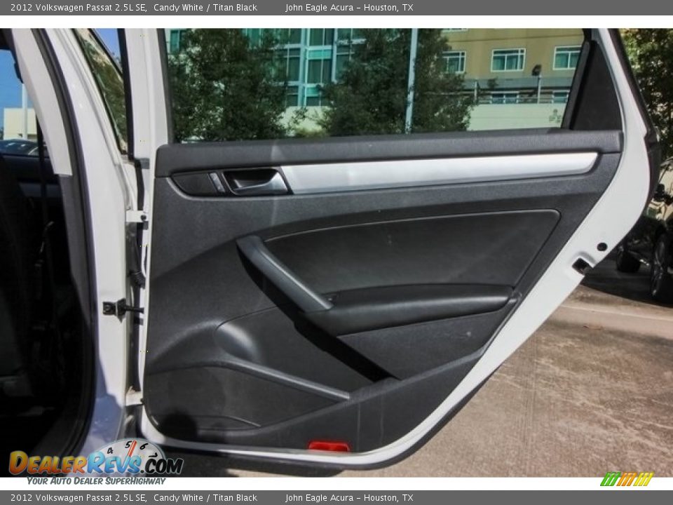 2012 Volkswagen Passat 2.5L SE Candy White / Titan Black Photo #23
