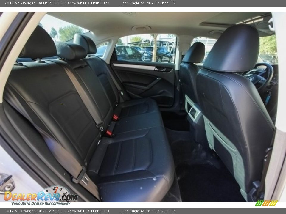 2012 Volkswagen Passat 2.5L SE Candy White / Titan Black Photo #24