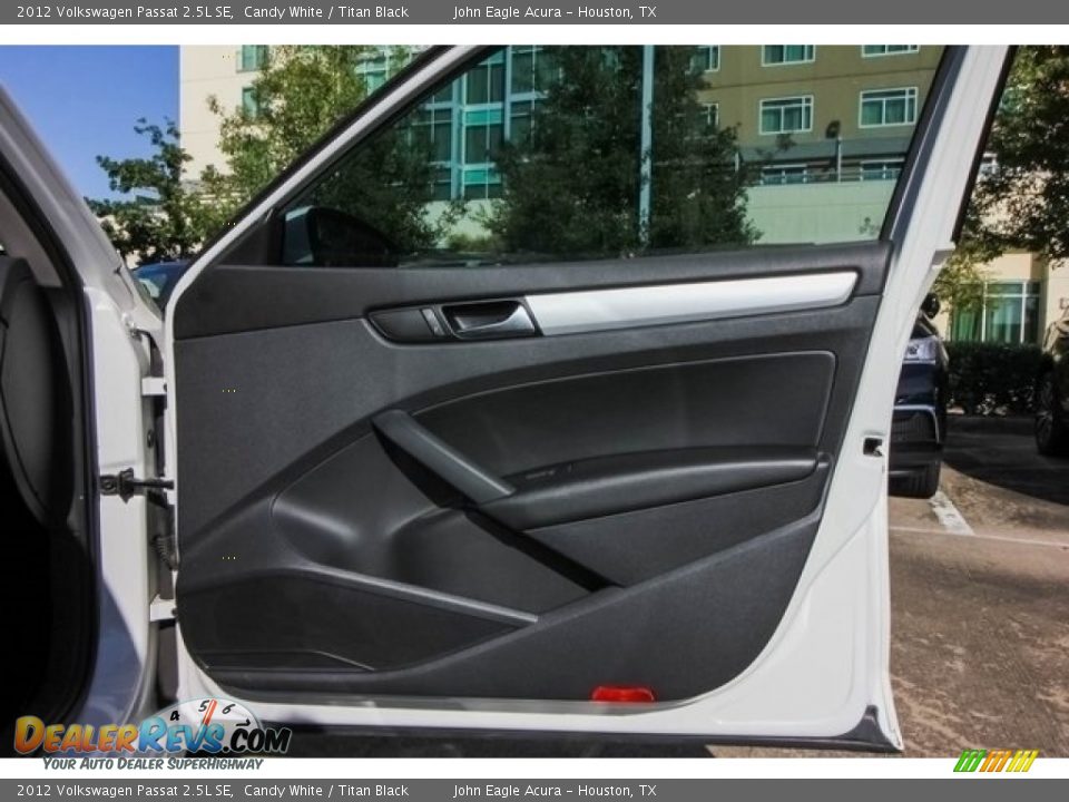 2012 Volkswagen Passat 2.5L SE Candy White / Titan Black Photo #25