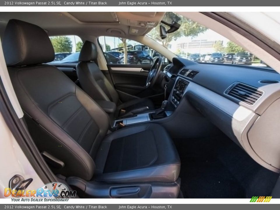 2012 Volkswagen Passat 2.5L SE Candy White / Titan Black Photo #26