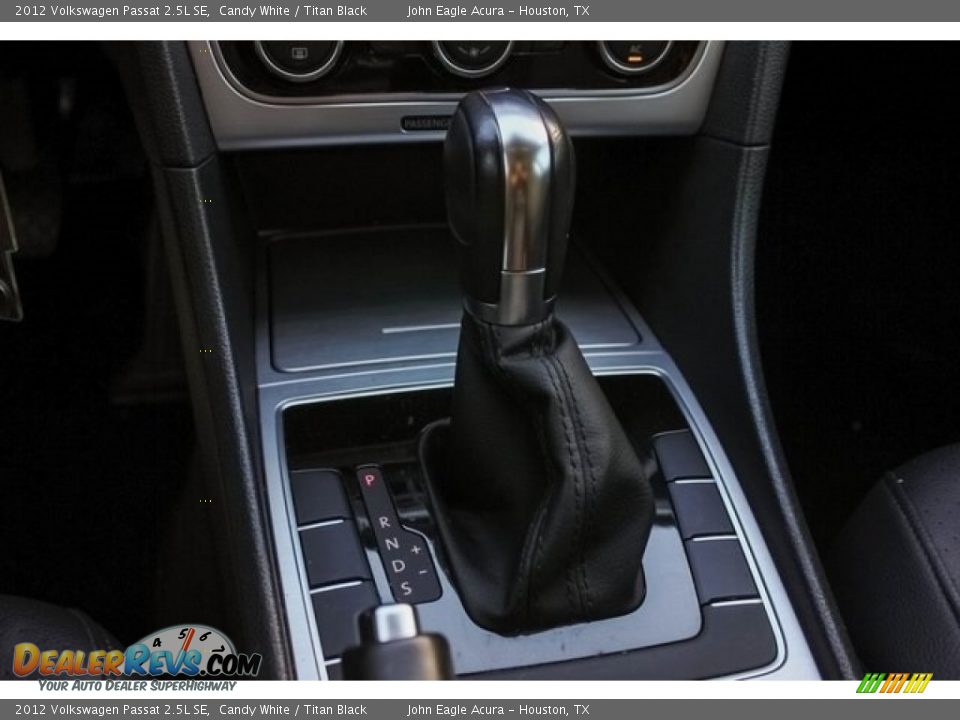2012 Volkswagen Passat 2.5L SE Candy White / Titan Black Photo #32