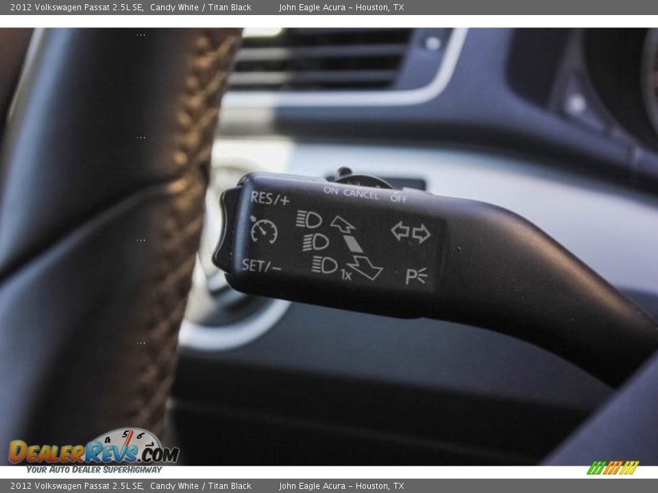 2012 Volkswagen Passat 2.5L SE Candy White / Titan Black Photo #35