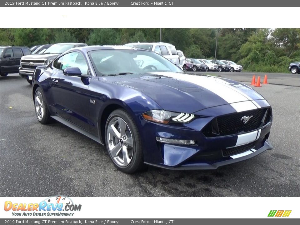 Front 3/4 View of 2019 Ford Mustang GT Premium Fastback Photo #1