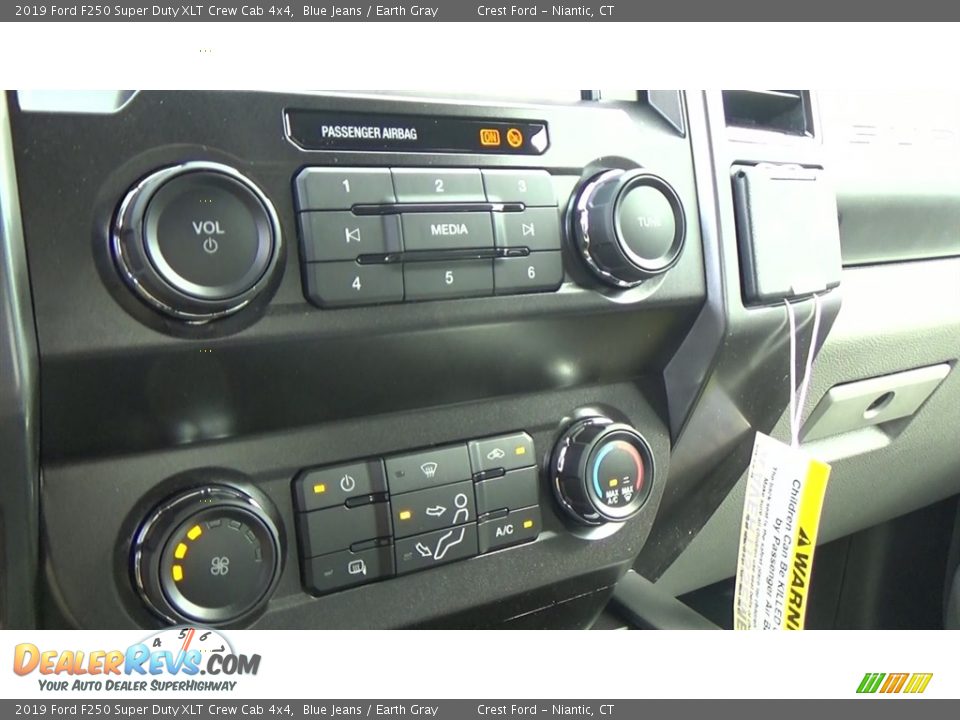 Controls of 2019 Ford F250 Super Duty XLT Crew Cab 4x4 Photo #15