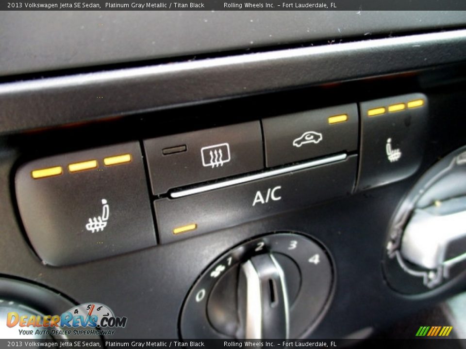 2013 Volkswagen Jetta SE Sedan Platinum Gray Metallic / Titan Black Photo #2