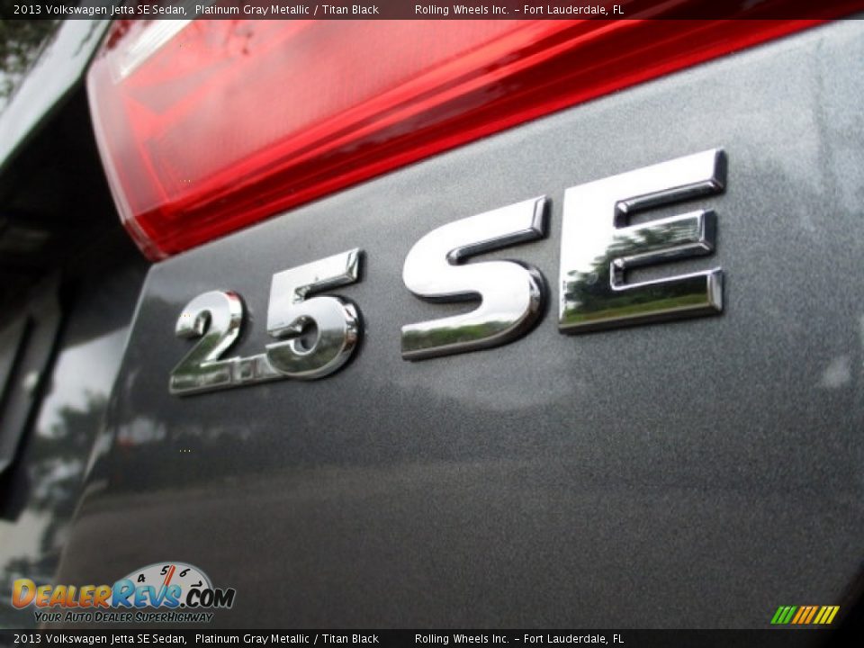 2013 Volkswagen Jetta SE Sedan Platinum Gray Metallic / Titan Black Photo #16