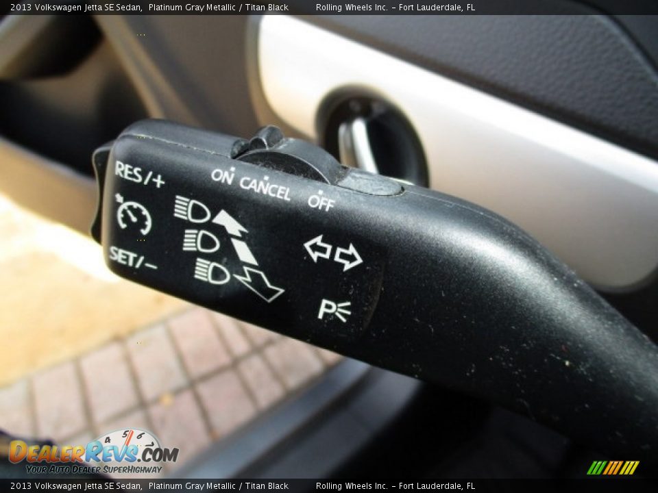 2013 Volkswagen Jetta SE Sedan Platinum Gray Metallic / Titan Black Photo #22