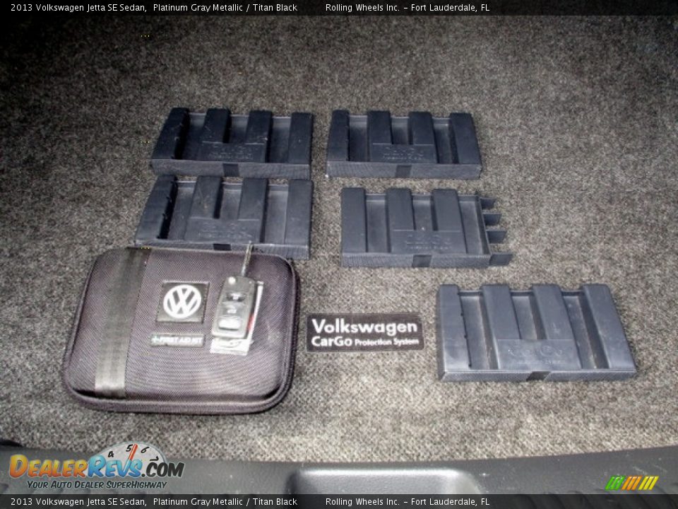 2013 Volkswagen Jetta SE Sedan Platinum Gray Metallic / Titan Black Photo #24
