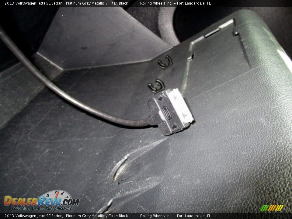 2013 Volkswagen Jetta SE Sedan Platinum Gray Metallic / Titan Black Photo #29