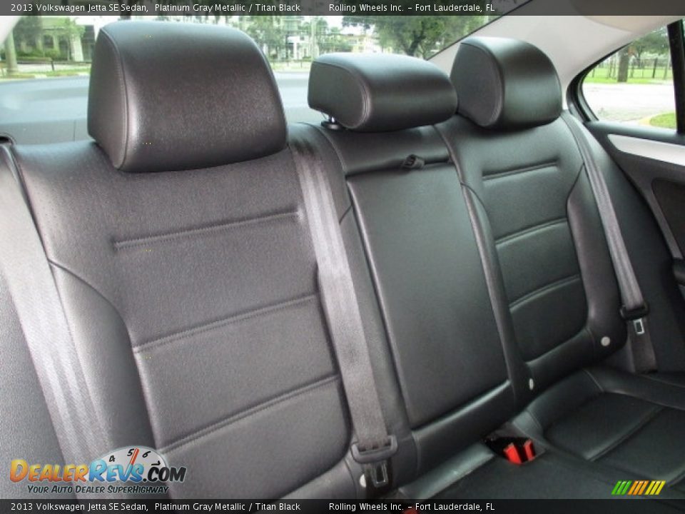 2013 Volkswagen Jetta SE Sedan Platinum Gray Metallic / Titan Black Photo #33
