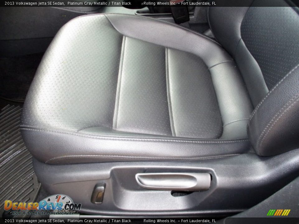 2013 Volkswagen Jetta SE Sedan Platinum Gray Metallic / Titan Black Photo #35